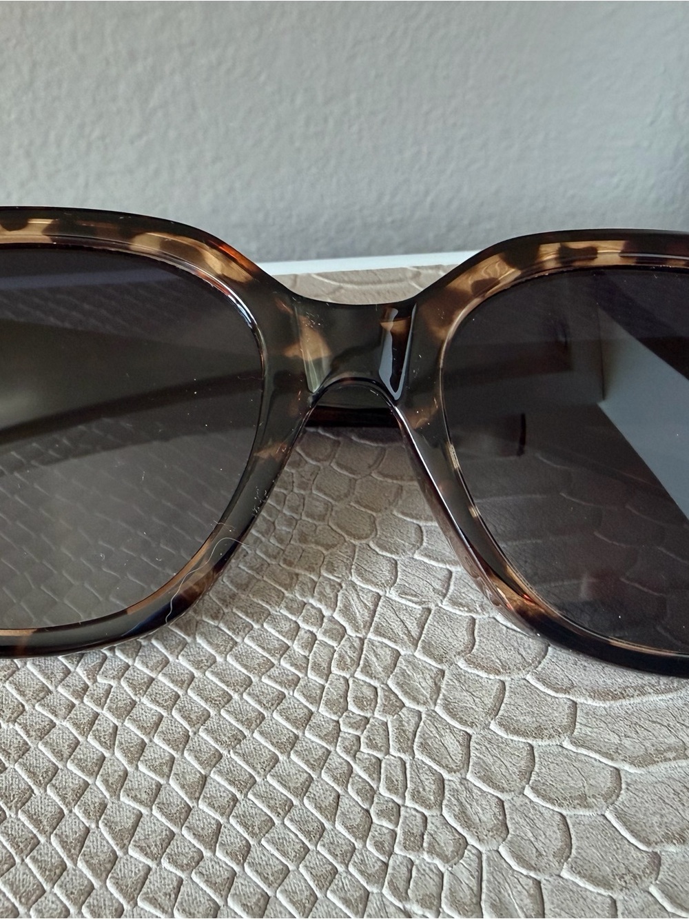 Diff Eyewear Tortoiseshell Oversized Sunglasses - Brown Gradient - Picture 2 of 5